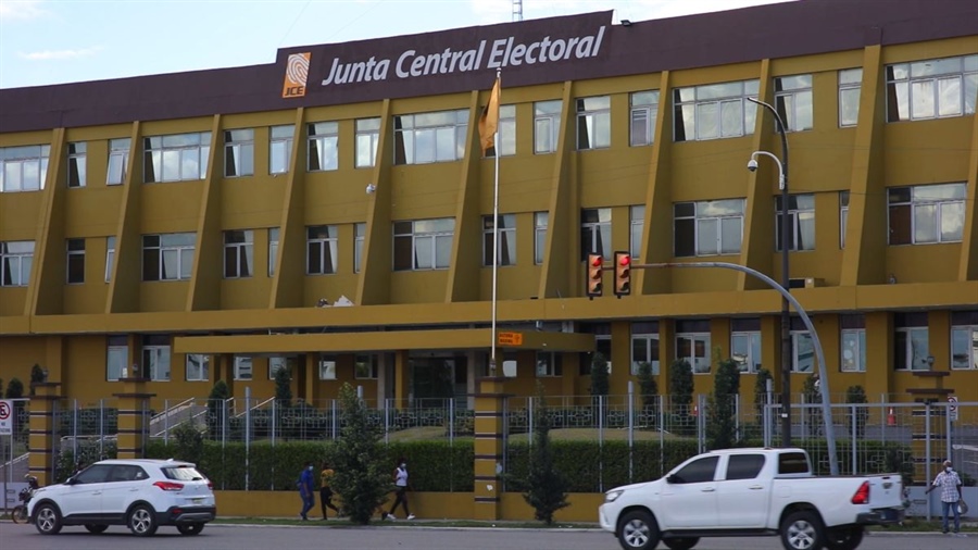 La ley establece una fecha límite para la entrega a la Junta Central Electoral de los presupuestos de los partidos.