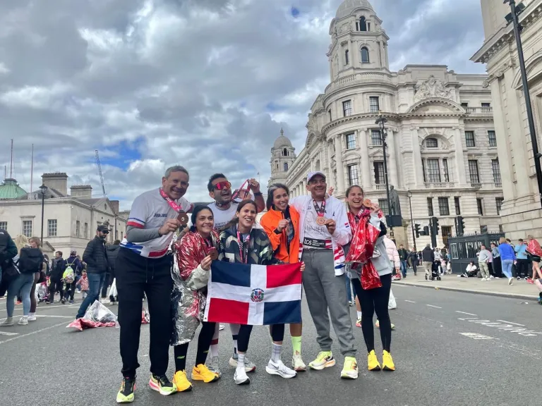 El grupo de santiagueros Juan José Jiménez, Julia García, Pedro Jiménez, Natasha Méndez, Estefanía Rivera, José Miguel Minier y Raquel Rodríguez. Fuente Externa