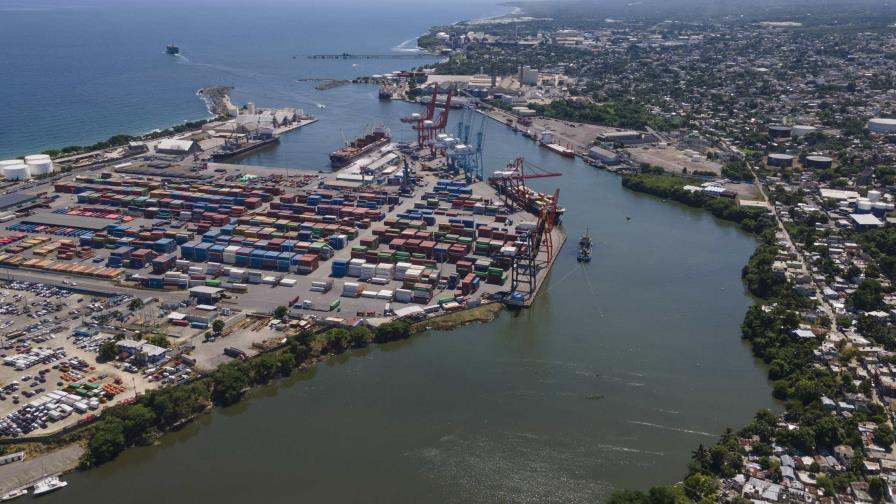 En la foto, una vista panorámica del Puerto de Haina, una terminal por la que se despachan muchas mercancías dminicanas con destino a suelo estadounidense. (EDDY VITTINI/ DL)