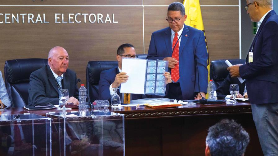 La JCE recibe las propuestas técnicas de los oferentes en la licitación para renovar la cédula.