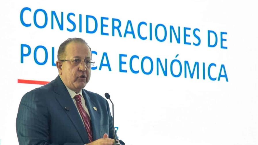 El ministro de Hacienda y Economía, Magín Díaz, durante el almuerzo anual de la Airen. (ANEUDY TAVARES /DIARIO LIBRE)